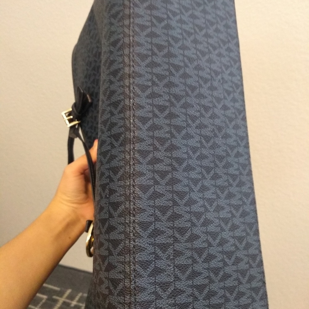 sold mk tote - Picture 5 of 6